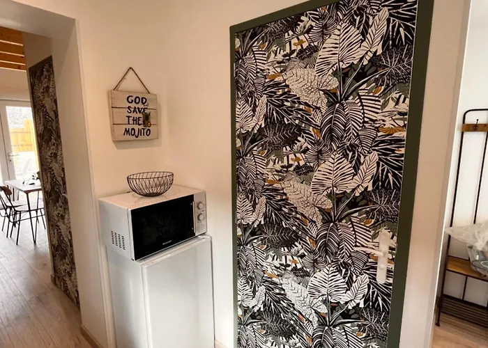 Aux Pas Sages, 4 Mitoyens, Proche