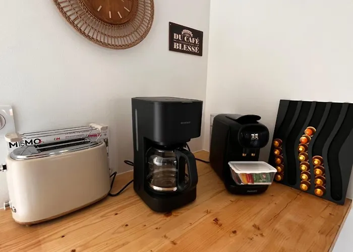 Aux Pas Sages, 4 Mitoyens, Proche